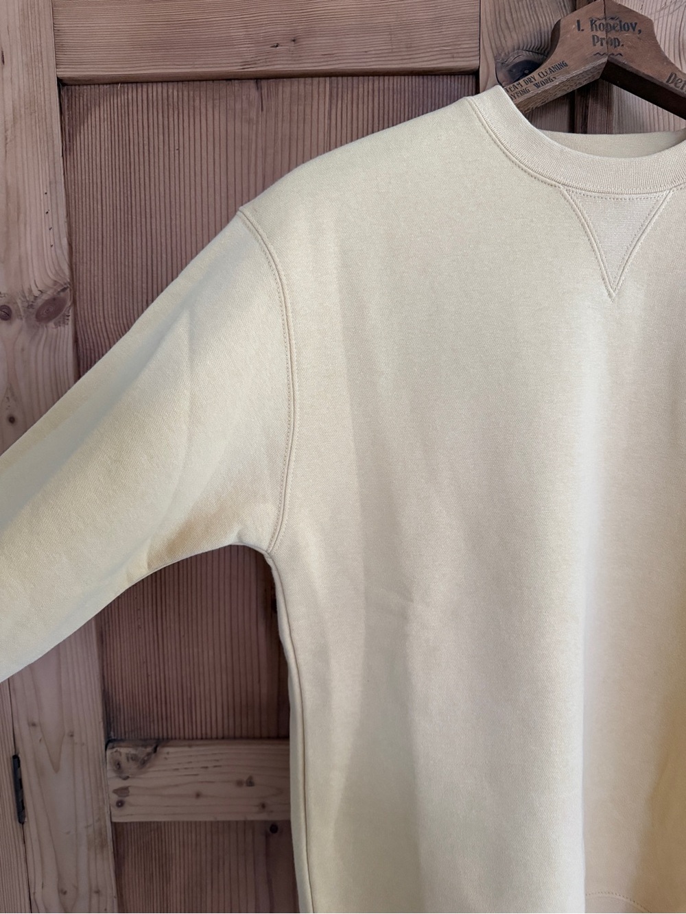 The Homestead 1766 Butter Yellow Heritage Crewneck Sweatshirt Small - Picture 3 of 7